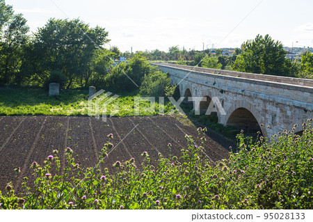 土耳其埃迪爾內通哈河上的橋 95028133
