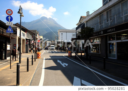 大分縣由布院站前街景 95028281