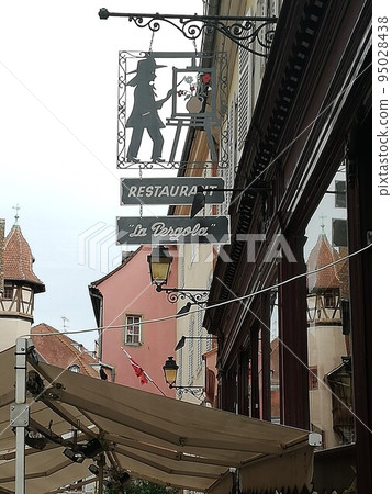 in the town of Riquewihr 95028438