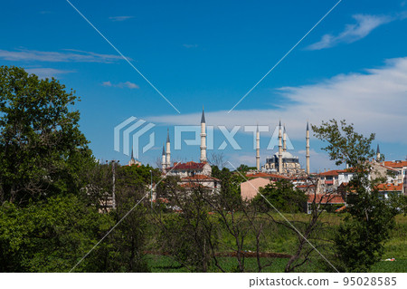 The streets of the old town of Edirne in Turkey and the Selimiye Mosque 95028585