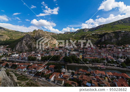 Old and new city streets and the Yesil River viewed from the Tomb Hill of King Pontus in Amasya, Turkey 95028682