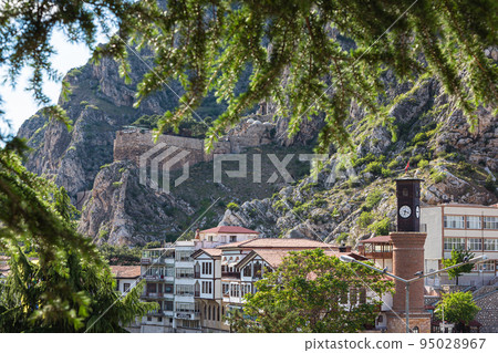 土耳其阿馬西亞老城的鐘樓和本圖斯國王的墳墓挖到懸崖邊 土耳其阿馬西亞老城的鐘樓和本圖斯國王的墳墓挖到懸崖邊 95028967