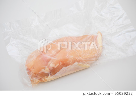 chicken in simple packaging 95029252