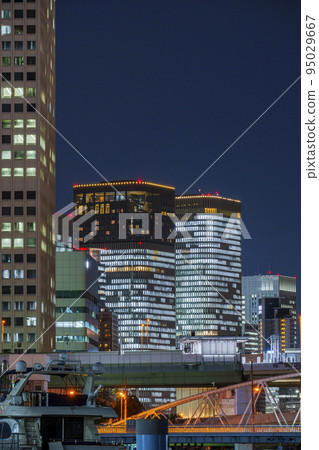 Night view of the beautiful Nakanoshima area in Osaka seen from the central wholesale market area 95029667