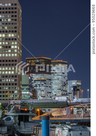 Night view of the beautiful Nakanoshima area in Osaka seen from the central wholesale market area 95029668