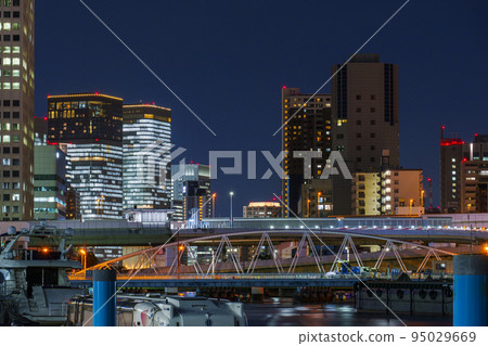 Night view of the beautiful Nakanoshima area in Osaka seen from the central wholesale market area 95029669