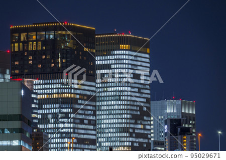 Night view of the beautiful Nakanoshima area in Osaka seen from the central wholesale market area Night view of the beautiful Nakanoshima area in Osaka seen from the central wholesale market area 95029671