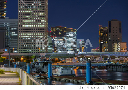 從中央批發市場區域看大阪美麗的中之島地區夜景 95029674
