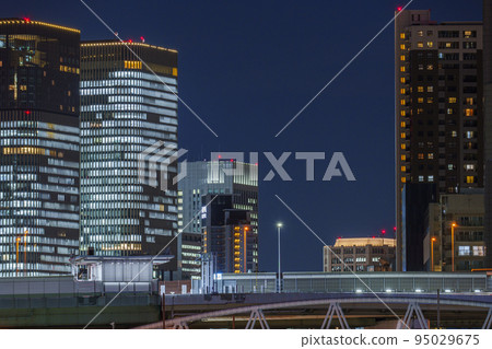 Night view of the beautiful Nakanoshima area in Osaka seen from the central wholesale market area 95029675