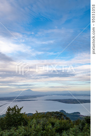 Daisen and Nakaumi seen from the Makuragiyama observatory 95031058