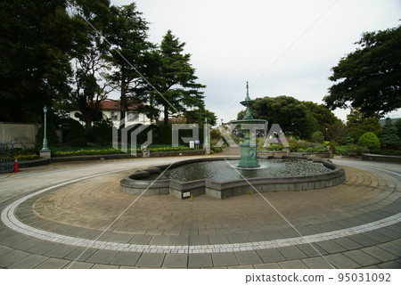 Hill where you can see the harbor fountain square 95031092