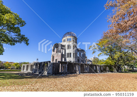 Hiroshima City, Hiroshima Prefecture Atomic Bomb Dome dyed in autumn colors 95031159