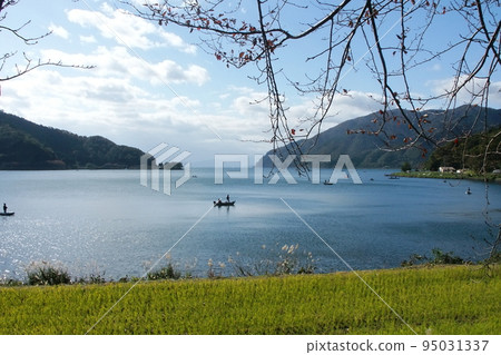 Lake Biwa scenery, Lake Biwa [Kohoku Town, Shiga Prefecture] 95031337