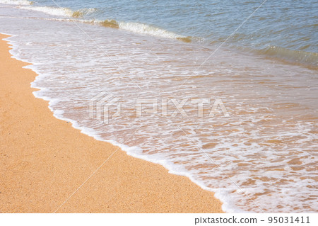The coast of the Sea of Azov. Sea waves roll on The coast of the Sea of Azov. Sea waves roll on 95031411