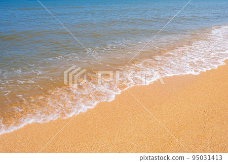 The coast of the Sea of Azov. Sea waves roll on The coast of the Sea of Azov. Sea waves roll on 95031413