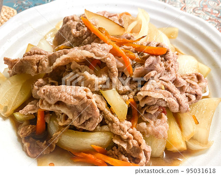 Chinese home cooking・Stir-fried beef with green onion (Chinese stir-fried lamb and onion) Chinese home cooking・Stir-fried beef with green onion (Chinese stir-fried lamb and onion) 95031618