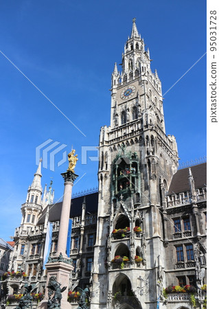 Marienplatz and Town Hall in Munich 95031728