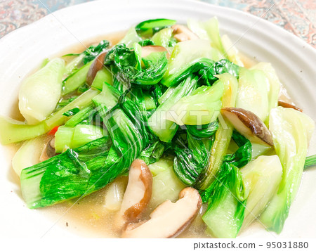 Chinese home-cooked green vegetable stir-fried incense (Chinese stir-fried bok choy and shiitake mushrooms) Chinese home-cooked green vegetable stir-fried incense (Chinese stir-fried bok choy and shiitake mushrooms) 95031880
