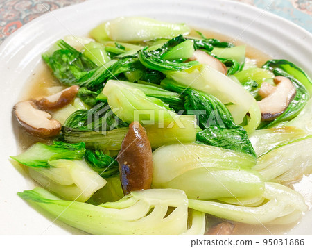 Chinese home-cooked green vegetable stir-fried incense (Chinese stir-fried bok choy and shiitake mushrooms) Chinese home-cooked green vegetable stir-fried incense (Chinese stir-fried bok choy and shiitake mushrooms) 95031886