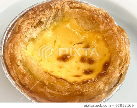 Macao's famous dessert, egg tart 95032169