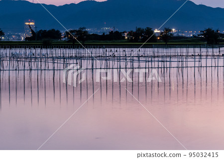 秋天的湖邊黃昏 秋天的湖邊黃昏 95032415