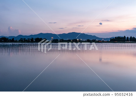 秋天的湖邊黃昏 秋天的湖邊黃昏 95032416