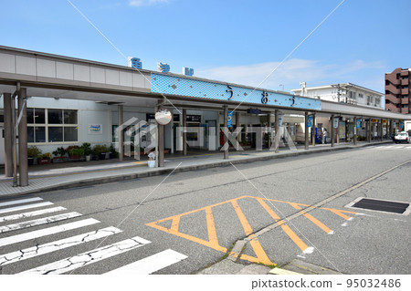 Uozu Station (Uozu City, Toyama Prefecture) 95032486