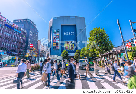 東京城市景觀看法在Takadanobaba駐地的在日本 95033420
