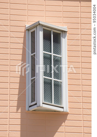 Triangular window Triangular window 95034004