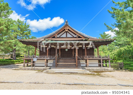 [World Heritage] Horyuji Sankyoin Temple and West Room (National Treasure) Ikaruga-cho, Ikoma-gun, Nara Prefecture 95034341