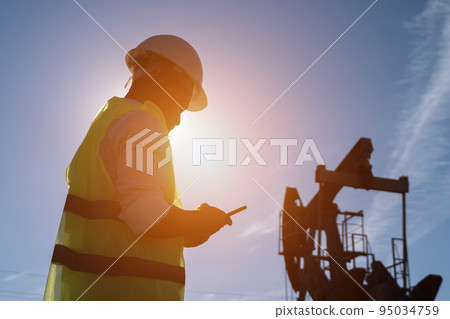 Black entrepreneur types report about balanced pumping unit Black entrepreneur types report about balanced pumping unit 95034759