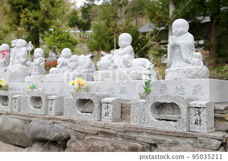Jizo statues lined up with the sexagenary cycle (Fukuoji Temple, Saku City, Nagano Prefecture) 95035211