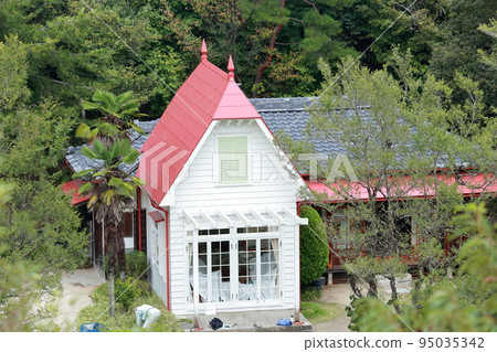 被森林包圍的白色建築（愛知縣長手市森子公園、小月和梅家、Dondoko森林） 95035342