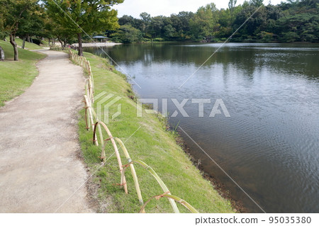 A park rich in nature, around Medaka Pond (Morikoro Park, Ghibli Park, Nagakute City, Aichi Prefecture) A park rich in nature, around Medaka Pond (Morikoro Park, Ghibli Park, Nagakute City, Aichi Prefecture) 95035380