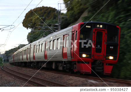 Kagoshima Main Line 813 series (Omuta ⇔ Kokura) Kagoshima Main Line 813 series (Omuta ⇔ Kokura) 95038427