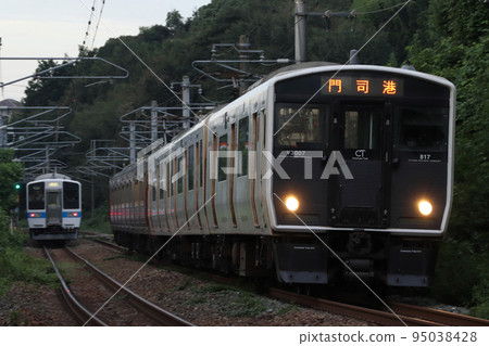 Kagoshima Main Line Series 817 + Series 813 (Omuta ⇔ Mojiko) Kagoshima Main Line Series 817 + Series 813 (Omuta ⇔ Mojiko) 95038428