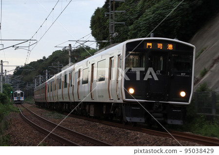 Kagoshima Main Line Series 817 + Series 813 (Omuta ⇔ Mojiko) Kagoshima Main Line Series 817 + Series 813 (Omuta ⇔ Mojiko) 95038429