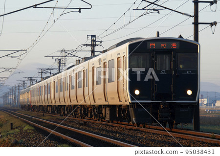 鹿兒島本線817系列+813系列(大牟田⇔門司港) 鹿兒島本線817系列+813系列(大牟田⇔門司港) 95038431