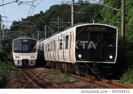 鹿兒島本線817系列+813系列(大牟田⇔門司港) 鹿兒島本線817系列+813系列(大牟田⇔門司港) 95038432