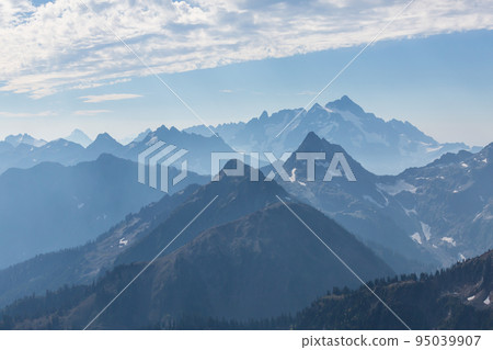 Mountains in Washington 95039907