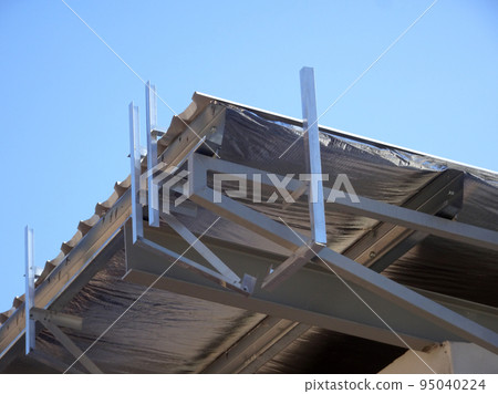 MELAKA, MALAYSIA - SEPTEMBER 16, 2022: Installation of the aluminum cladding frame at the end of the roof is underway. The metal decking roof system is equipped with a heat-resistant silsalation layer MELAKA, MALAYSIA - SEPTEMBER 16, 2022: Installation of the aluminum cladding frame at the end of the roof is underway. The metal decking roof system is equipped with a heat-resistant silsalation layer 95040224