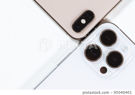 Replacement smartphones and bloated cameras 95040401
