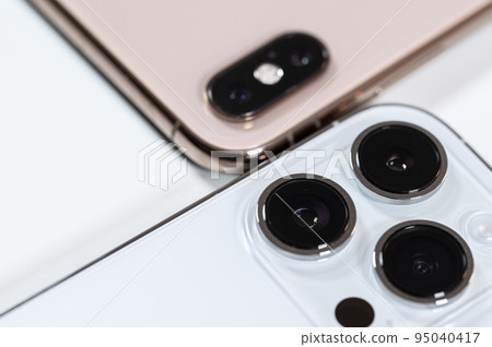 Replacement smartphones and bloated cameras 95040417