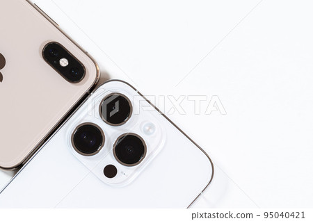 Replacement smartphones and bloated cameras 95040421