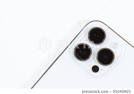 Replacement smartphones and bloated cameras 95040603