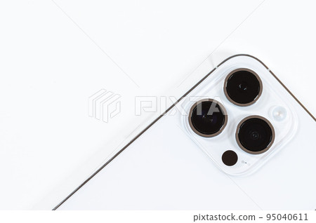 Replacement smartphones and bloated cameras 95040611