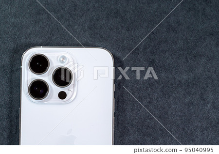 Replacement smartphones and bloated cameras 95040995