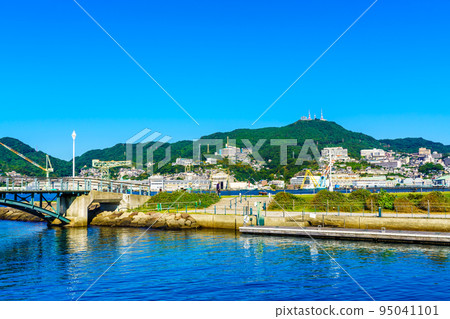 View of Nagasaki Port from Mizubenomori Park [Nagasaki City] 95041101