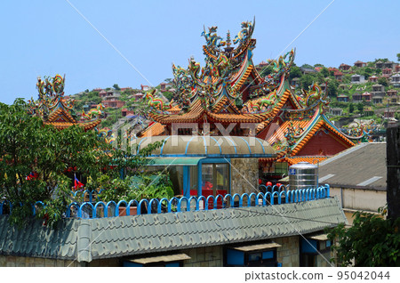 台灣旅遊勝地九份的佛寺明聖寺 95042044