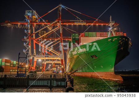 龍門吊及貨櫃船【青海貨櫃碼頭】 95043938